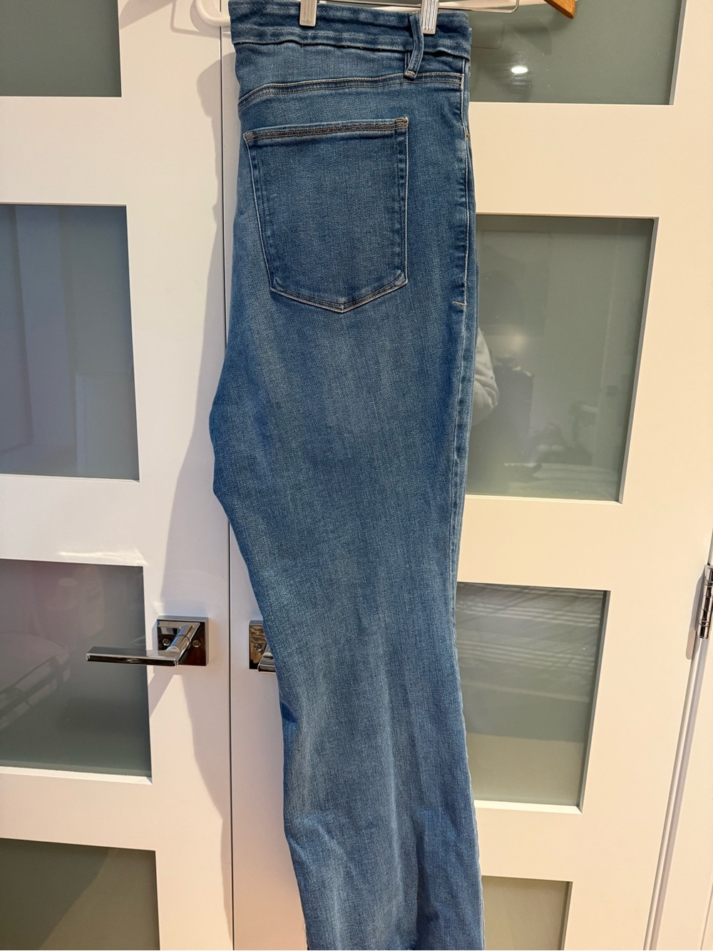 Good American Classic Straight Leg Jeans in Light Blue Wash Frayed bottom